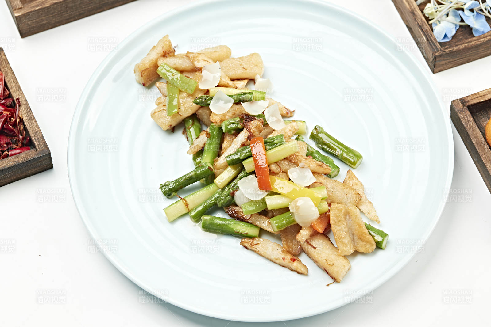 粤式小炒芦笋百合彩椒炒龙利鱼