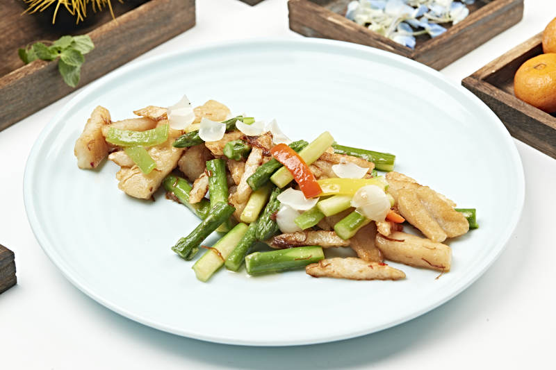 粤式小炒芦笋百合彩椒炒龙利鱼