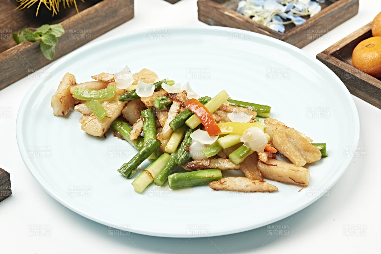 粤式小炒芦笋百合彩椒炒龙利鱼