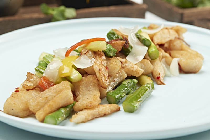 粤式小炒芦笋百合彩椒炒龙利鱼