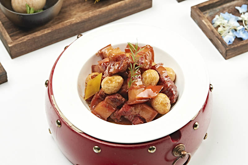 紅燒肉燉虎皮鵪鶉蛋