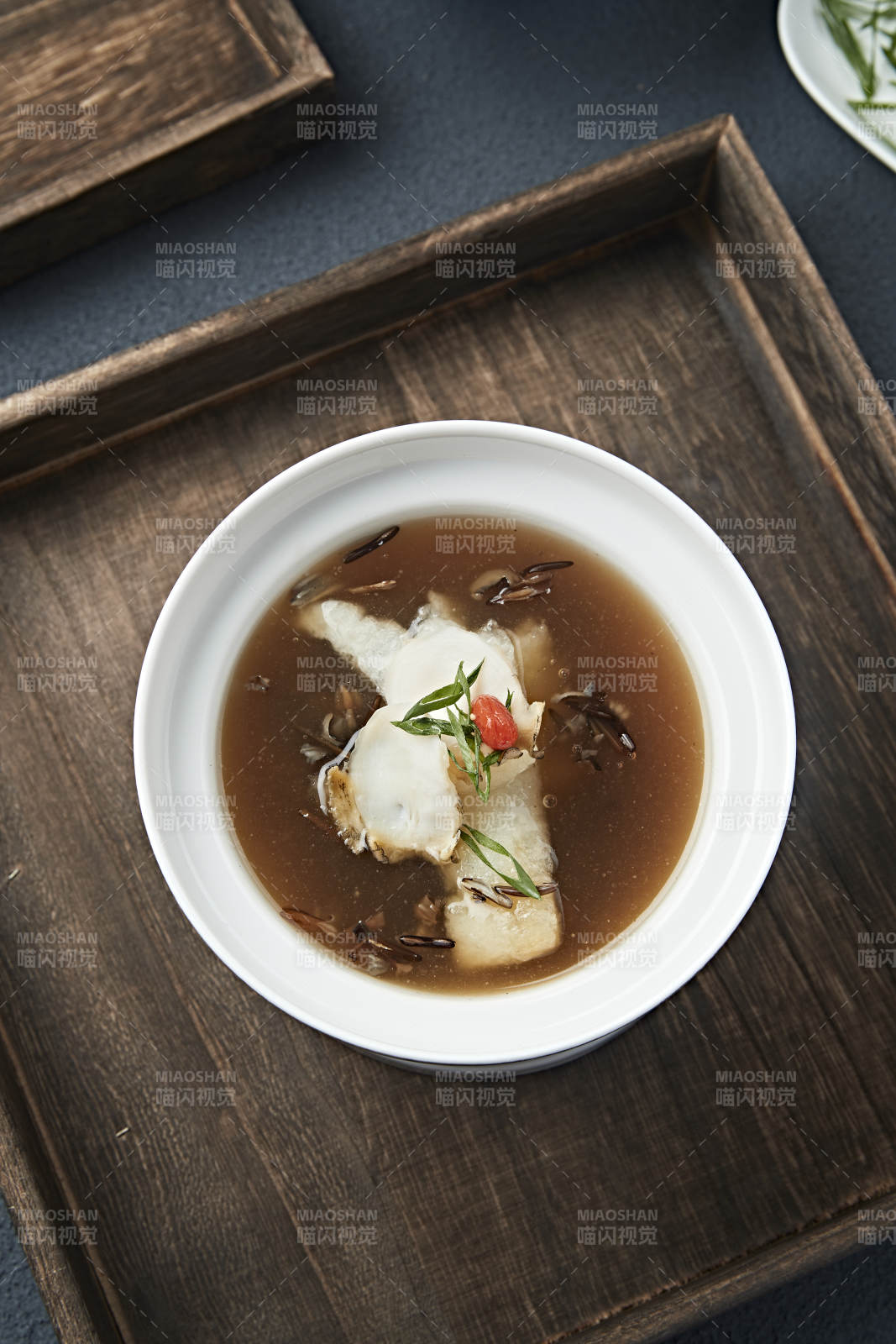 浓汤滋补竹荪炖鲍鱼