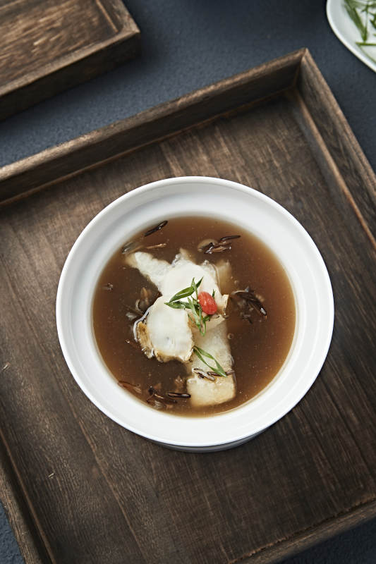 浓汤滋补竹荪炖鲍鱼