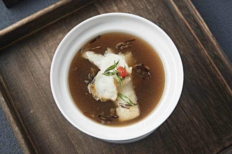 浓汤滋补竹荪炖鲍鱼