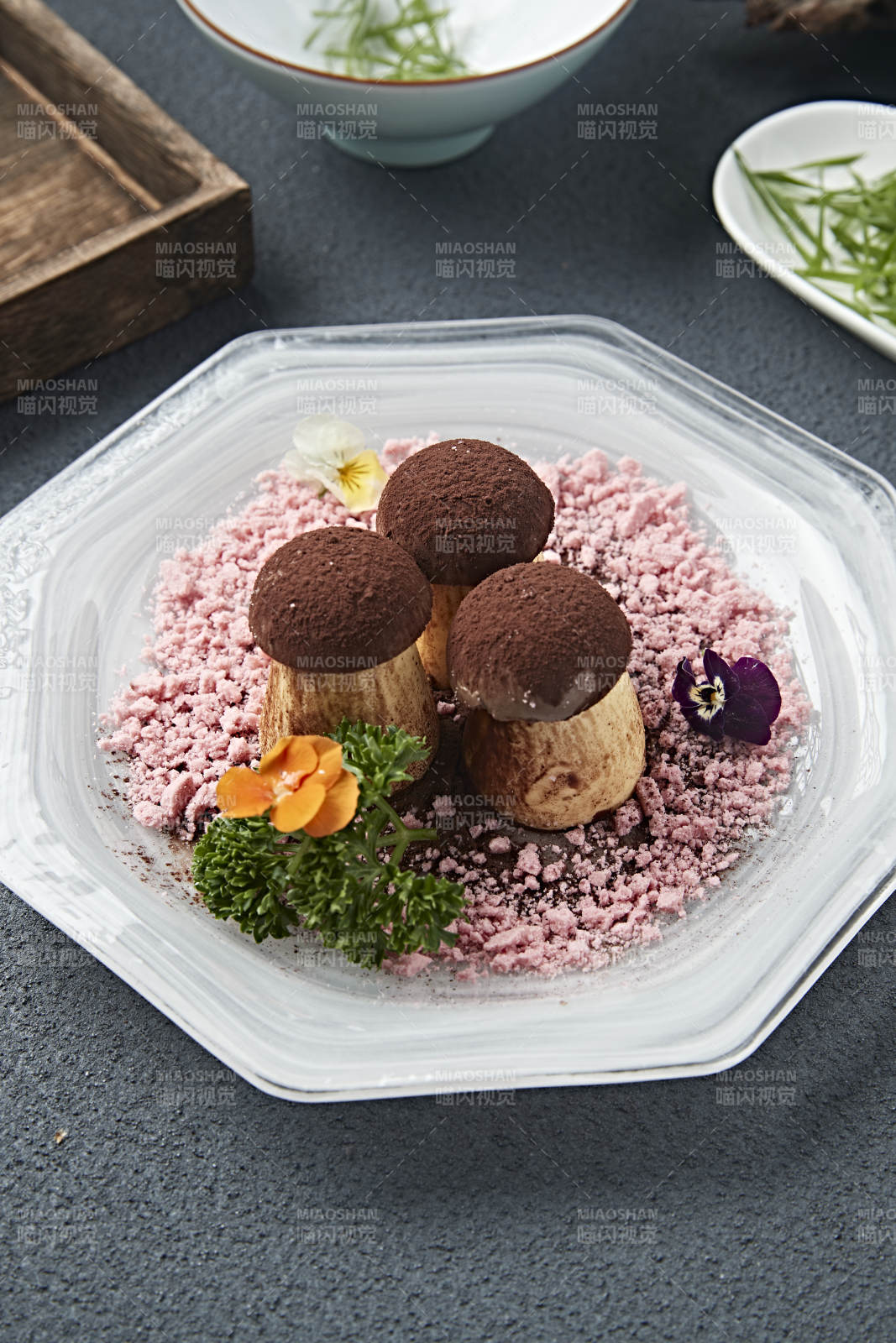 巧克力撒粉的丝滑奶香布丁