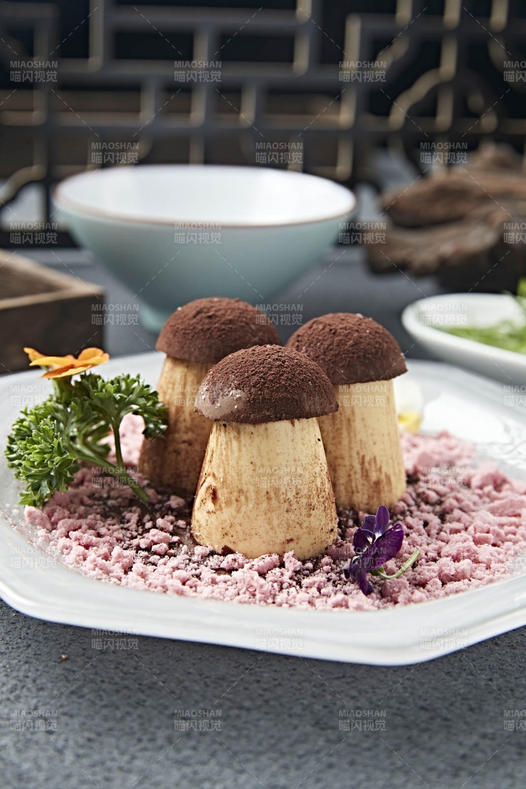 巧克力撒粉的丝滑奶香布丁