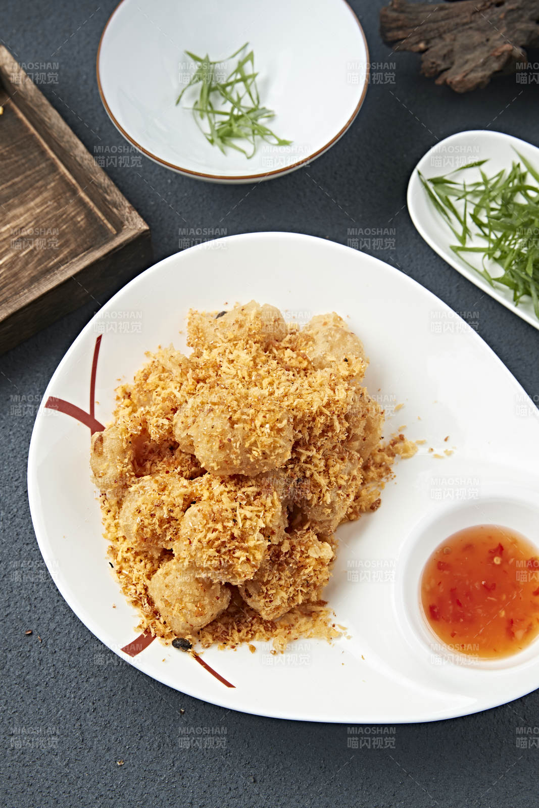 避風(fēng)塘面包糠炸鮮墨魚丸