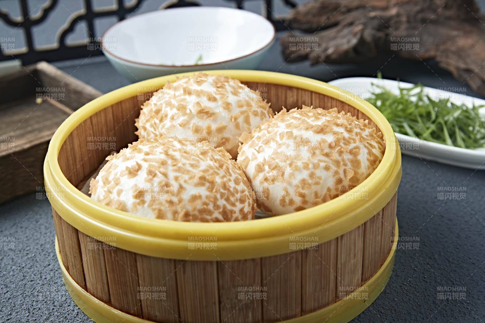 港式茶餐奶黃流沙包