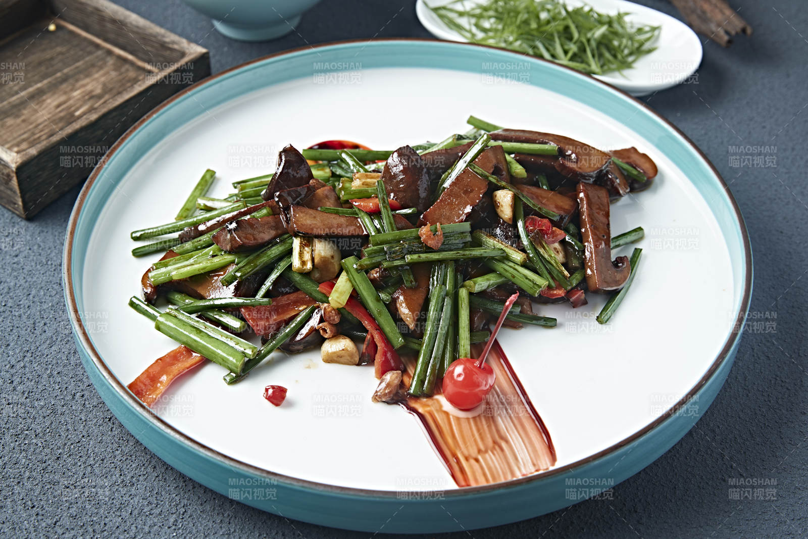 蒜香爆炒牛肝菌