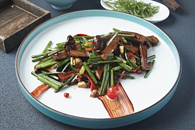 蒜香爆炒牛肝菌