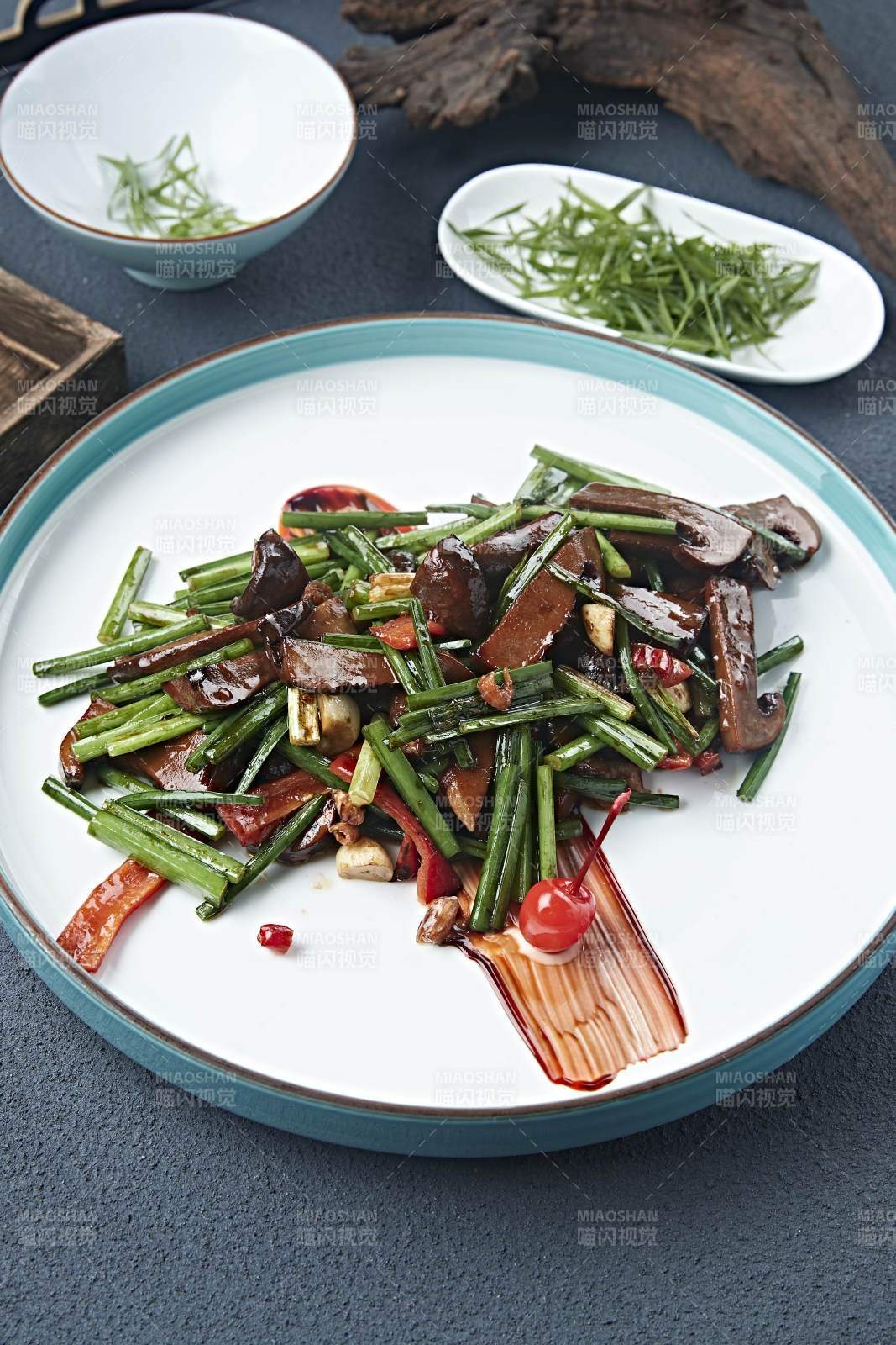 蒜香爆炒牛肝菌