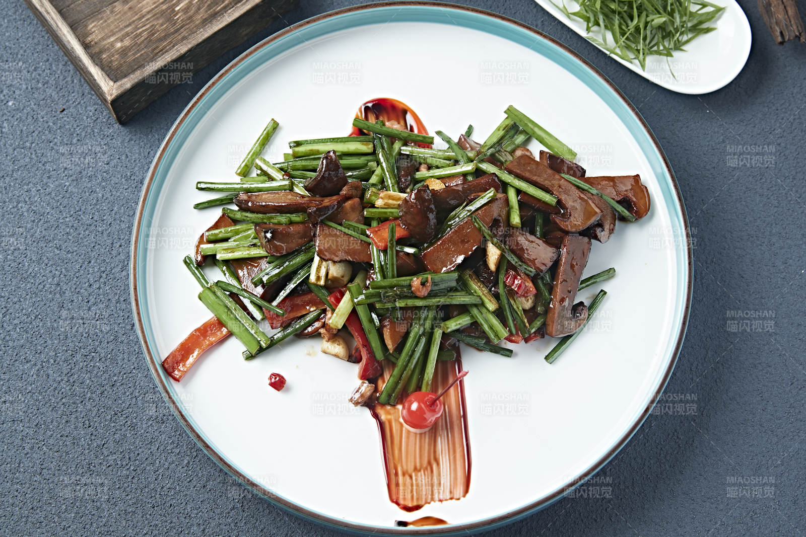 蒜香爆炒牛肝菌