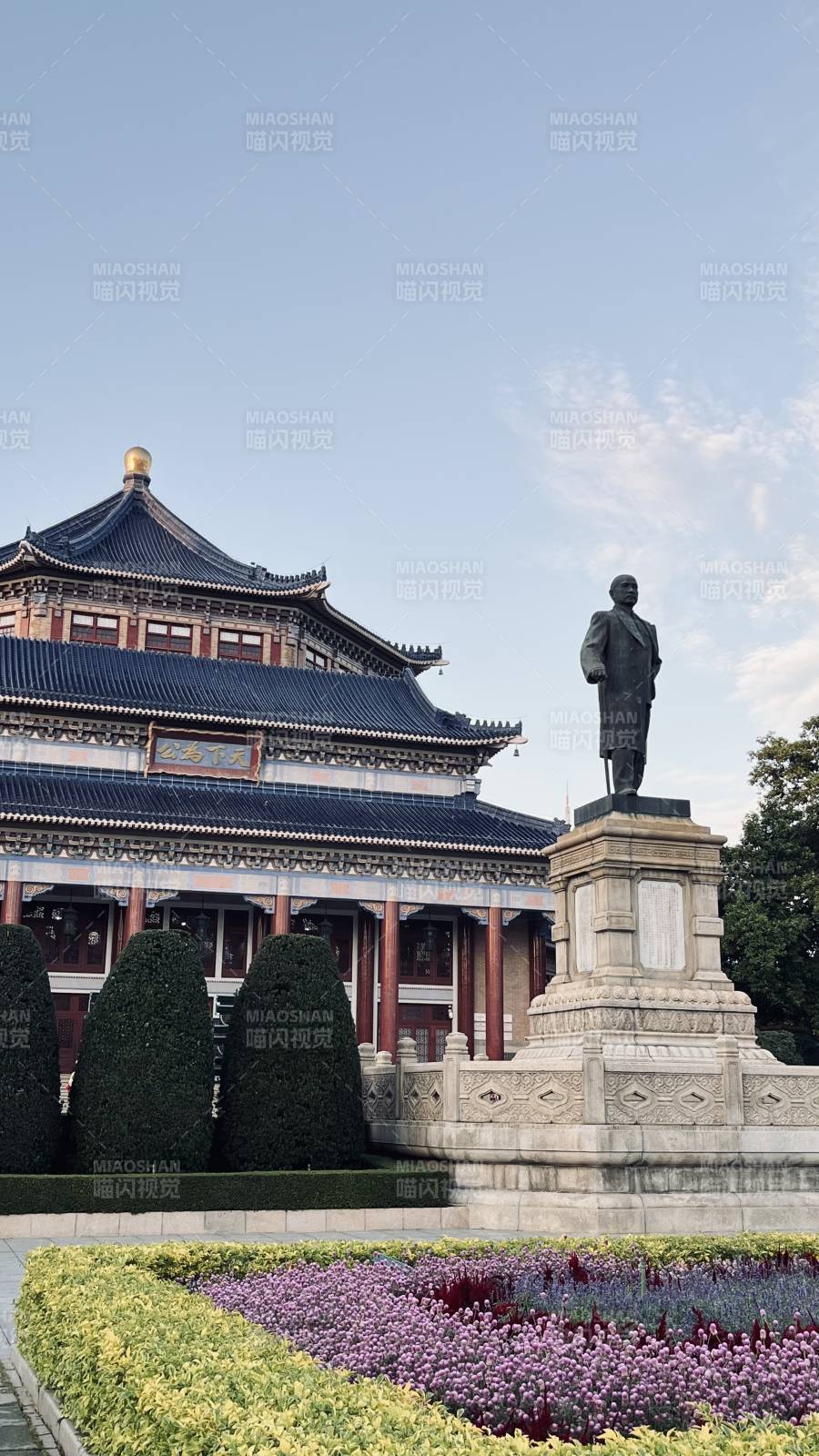 广州中山纪念堂前雕像