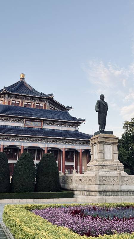 广州中山纪念堂前雕像