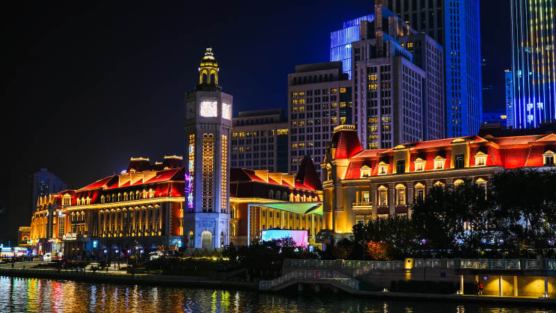 天津解放桥夜色中的城市风光