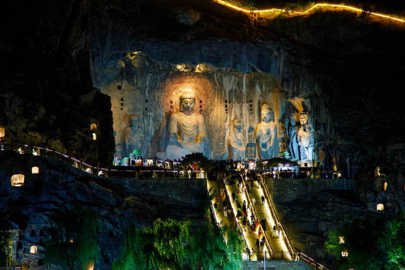 洛阳市龙门石窟卢舍那大佛夜景