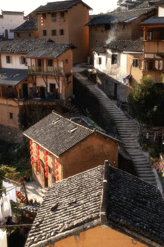 古村石阶晨烟袅