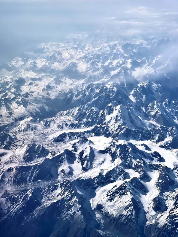 新疆天山 雪山连绵 云海缭绕