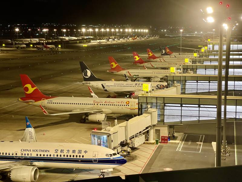 乌鲁木齐天山机场夜航停机坪