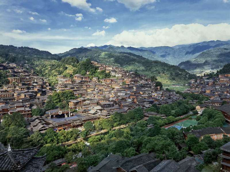 贵州千户苗寨山间古寨风光