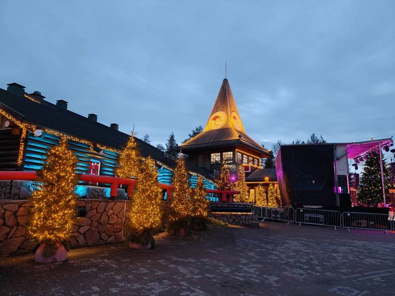 北极圈圣诞夜景灯光璀璨