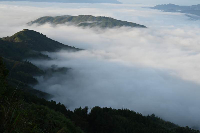 福建永泰仙妈殿云海缭绕山间