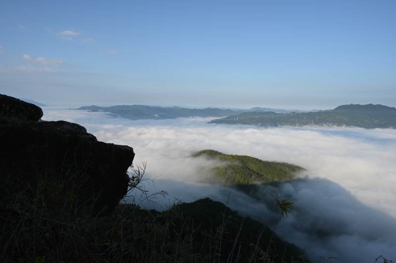 福建永泰仙妈殿云海缭绕山间