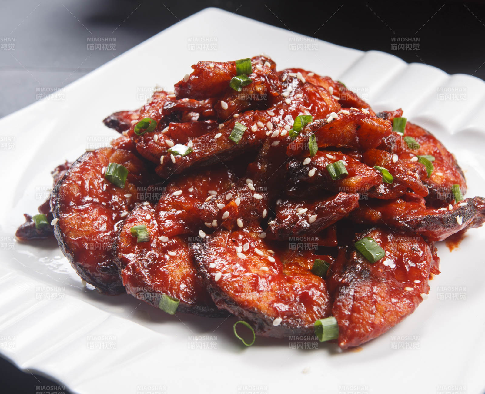 美味苏式熏鱼-摄影图