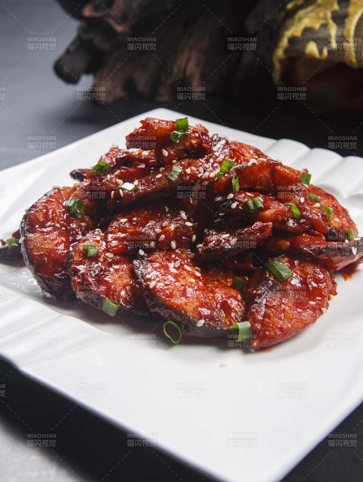 美味苏式熏鱼-摄影图