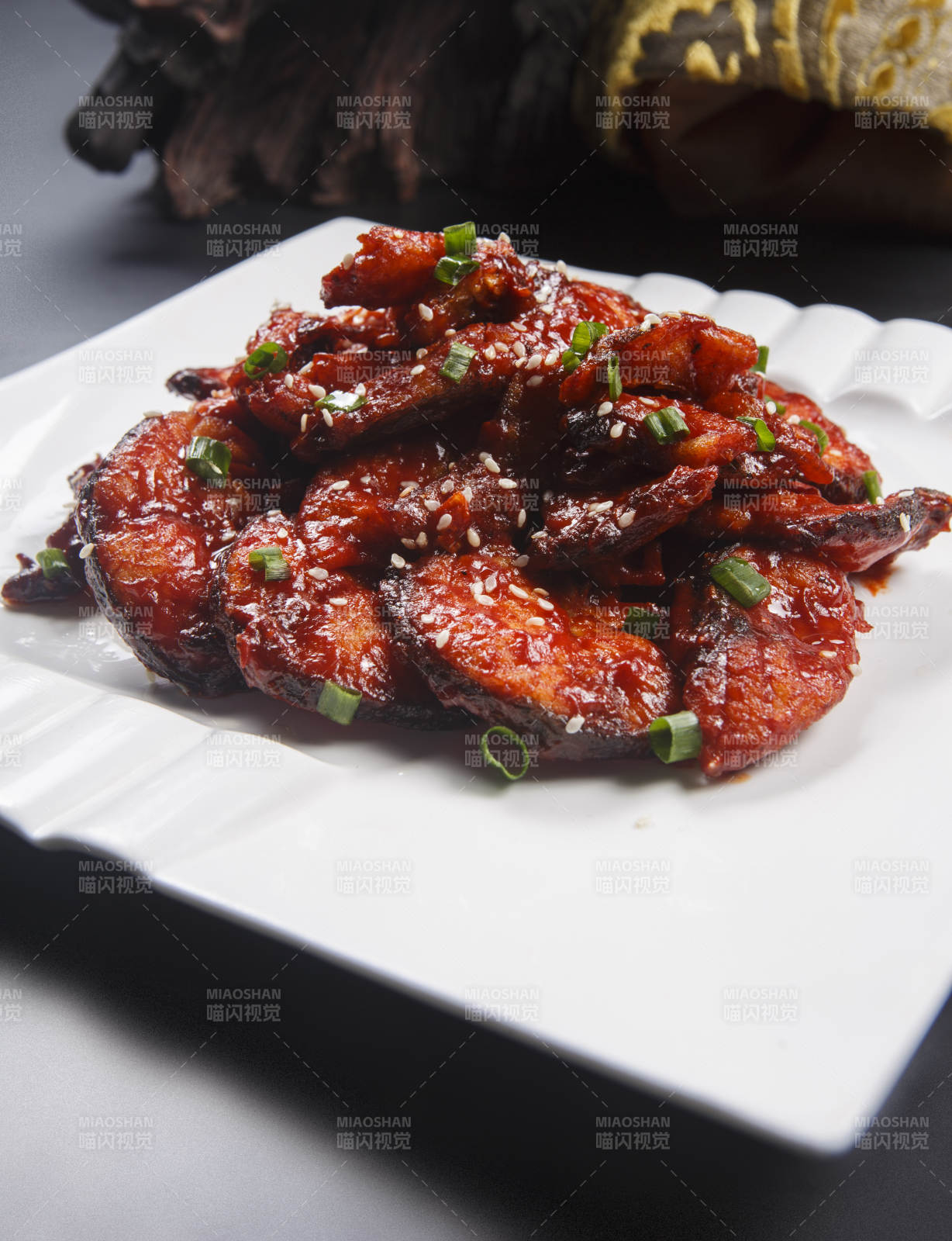 美味苏式熏鱼-摄影图