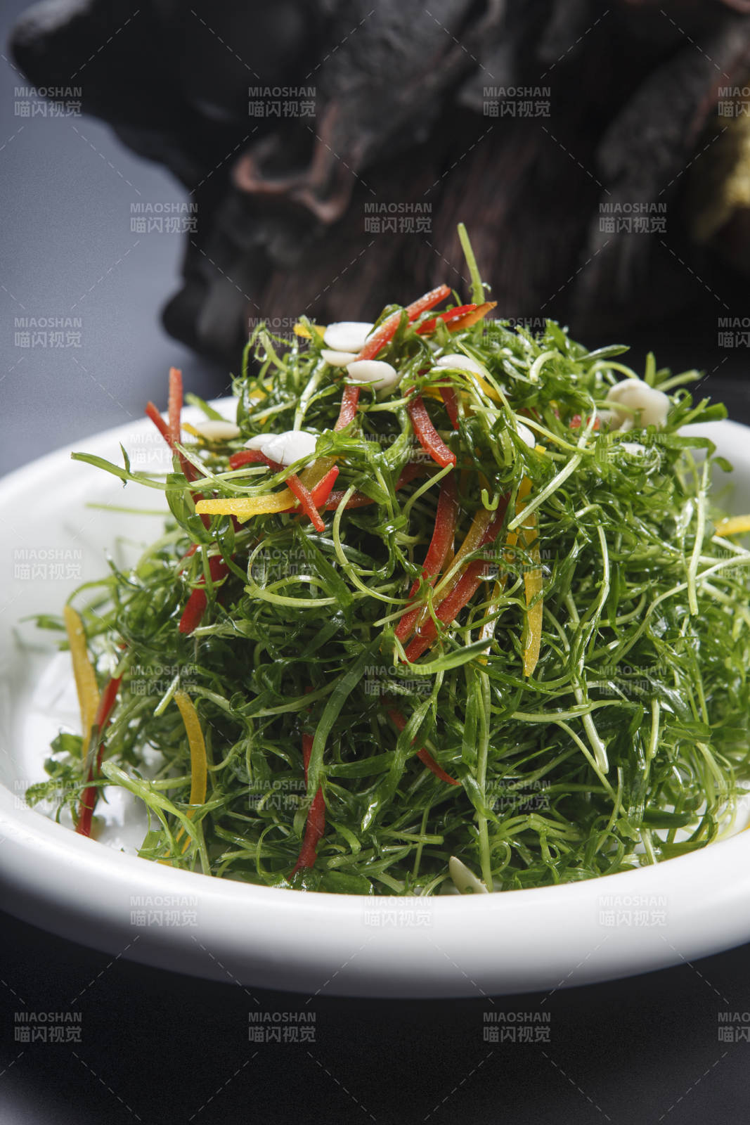 凉拌海鲜云松苗-摄影图