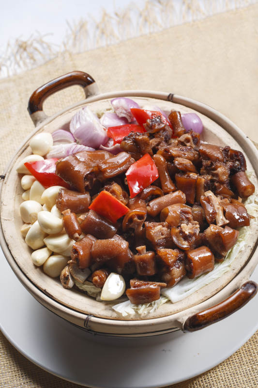 砂锅蒜子生啫猪尾煲