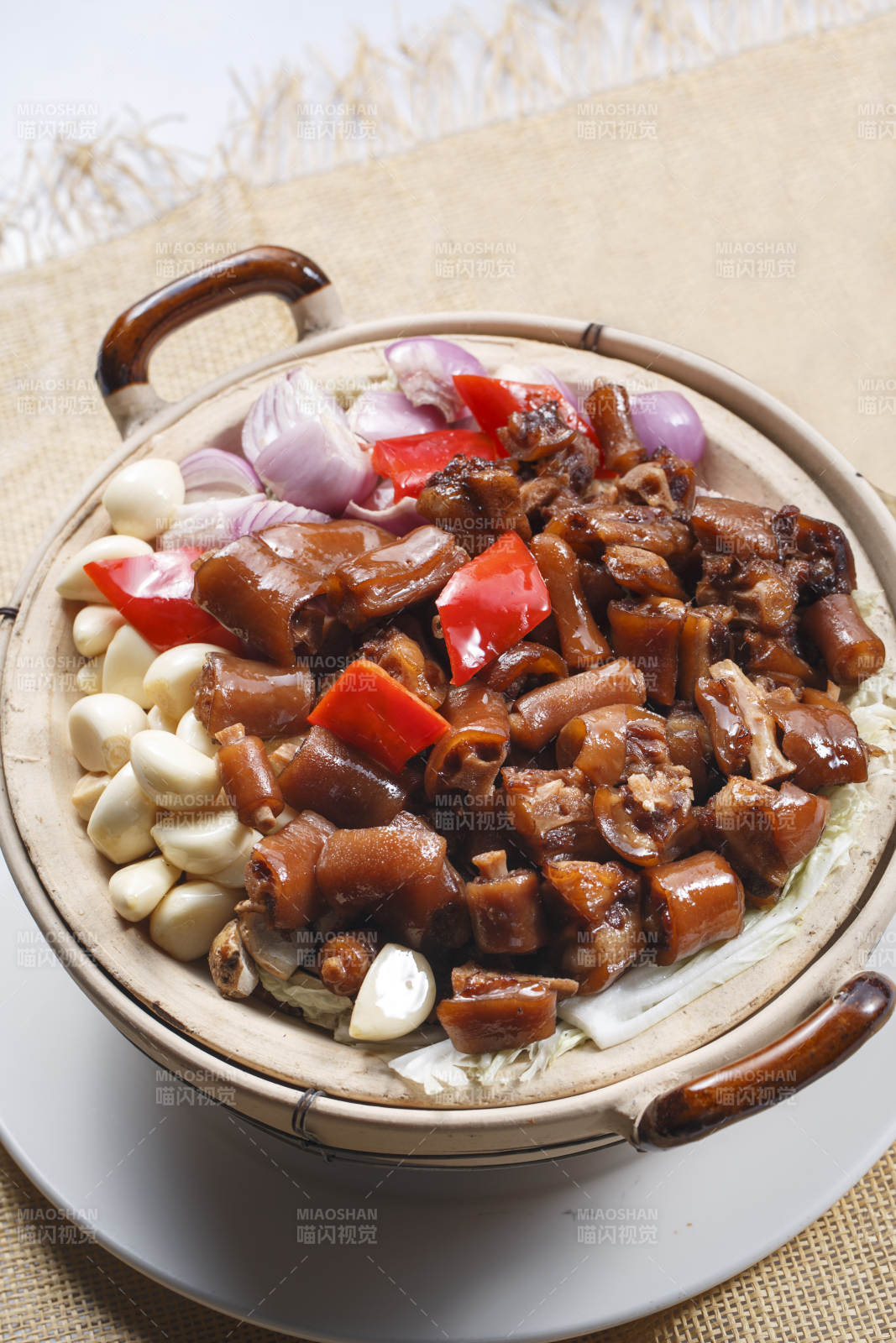 砂鍋蒜子生啫豬尾煲