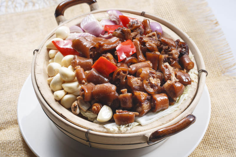 砂锅蒜子生啫猪尾煲