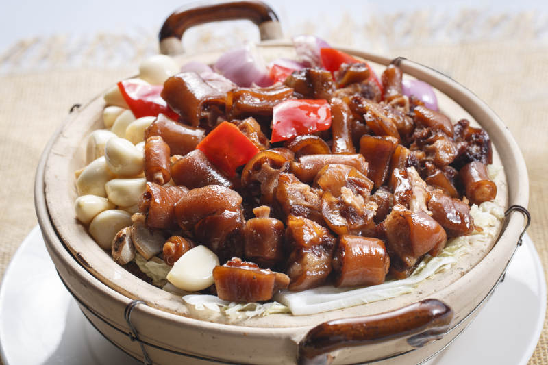 砂锅蒜子生啫猪尾煲