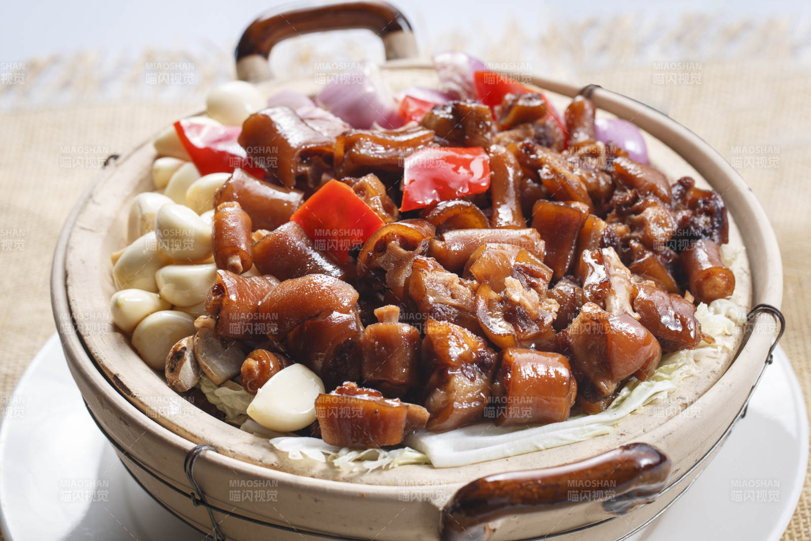 砂鍋蒜子生啫豬尾煲