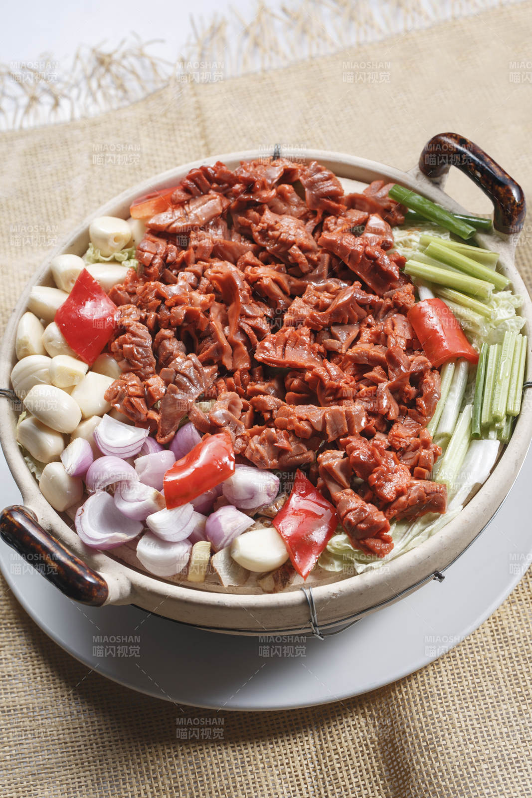 砂鍋蒜子生啫雞胗花