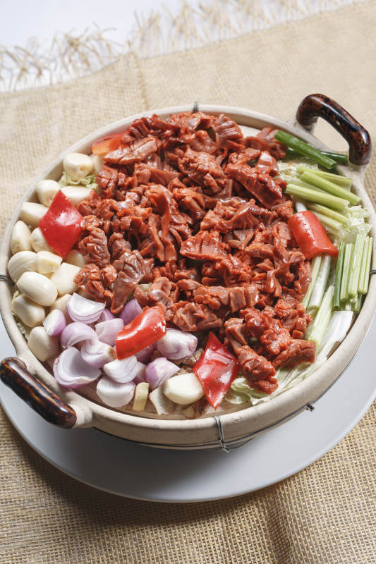 砂鍋蒜子生啫雞胗花