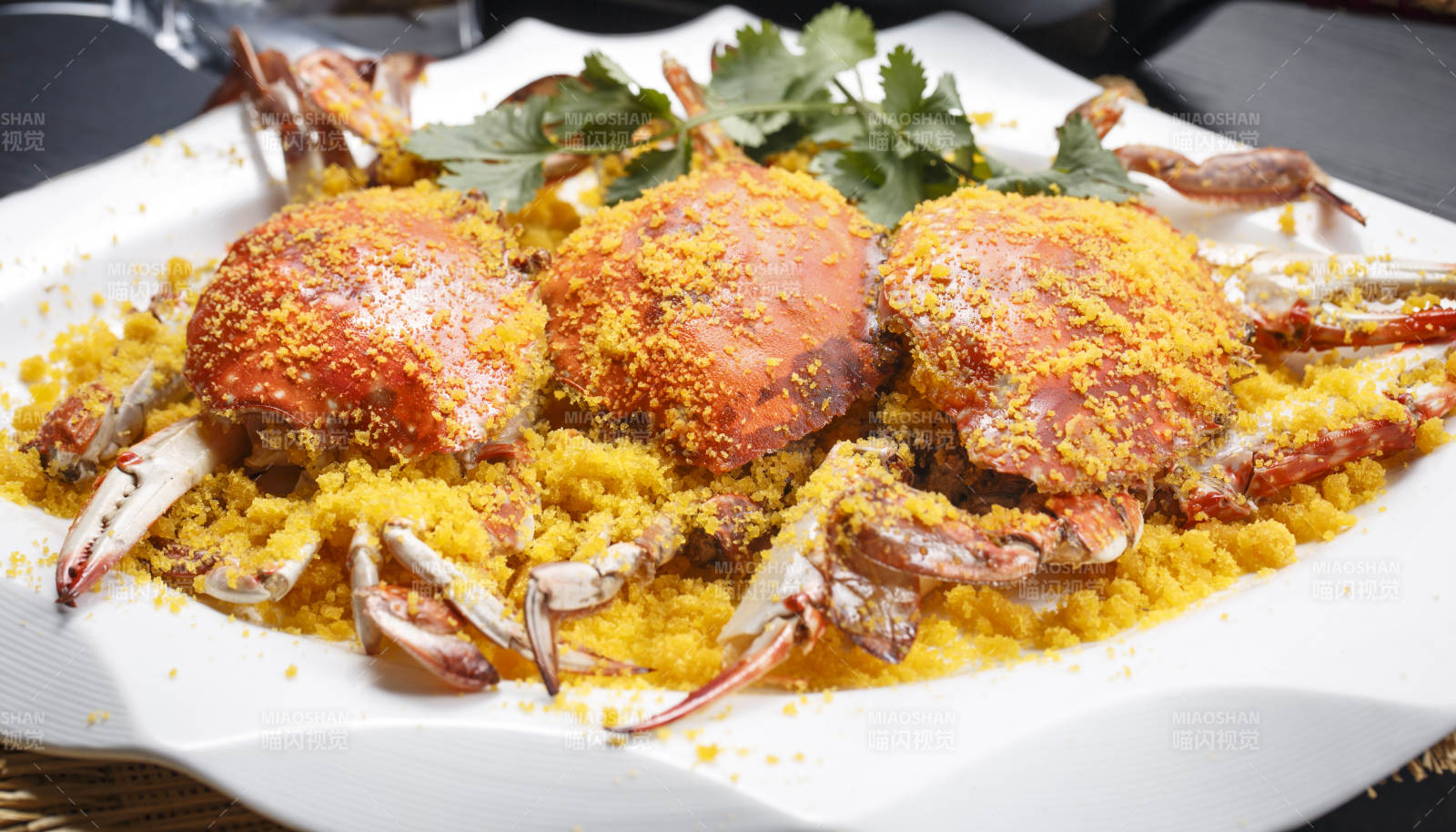 紅燜鮑魚雞翅煨黃面糕