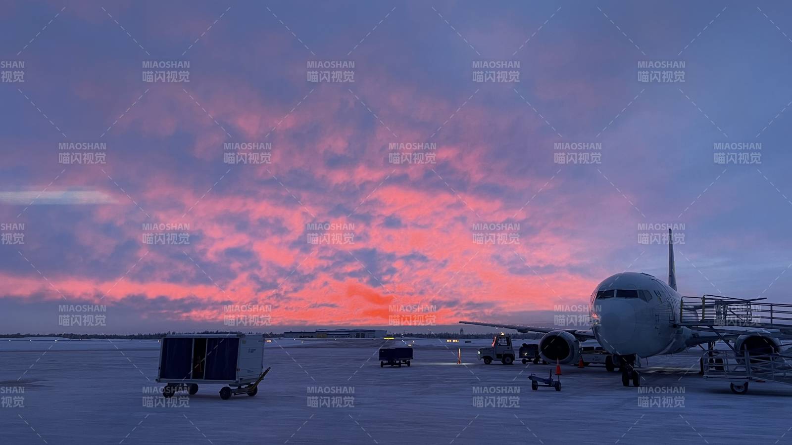 暮色机场静谧时