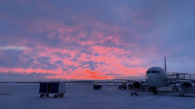暮色机场静谧时