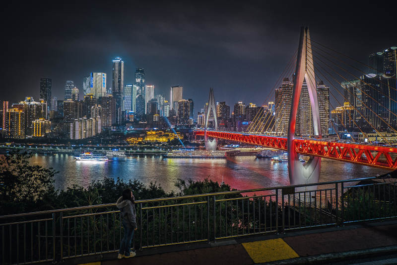 夜幕下的城市之光