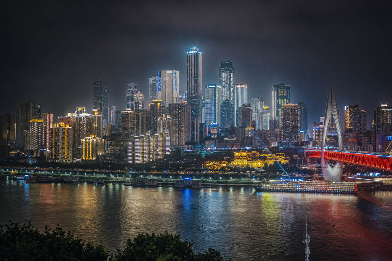 夜幕下的城市天際線