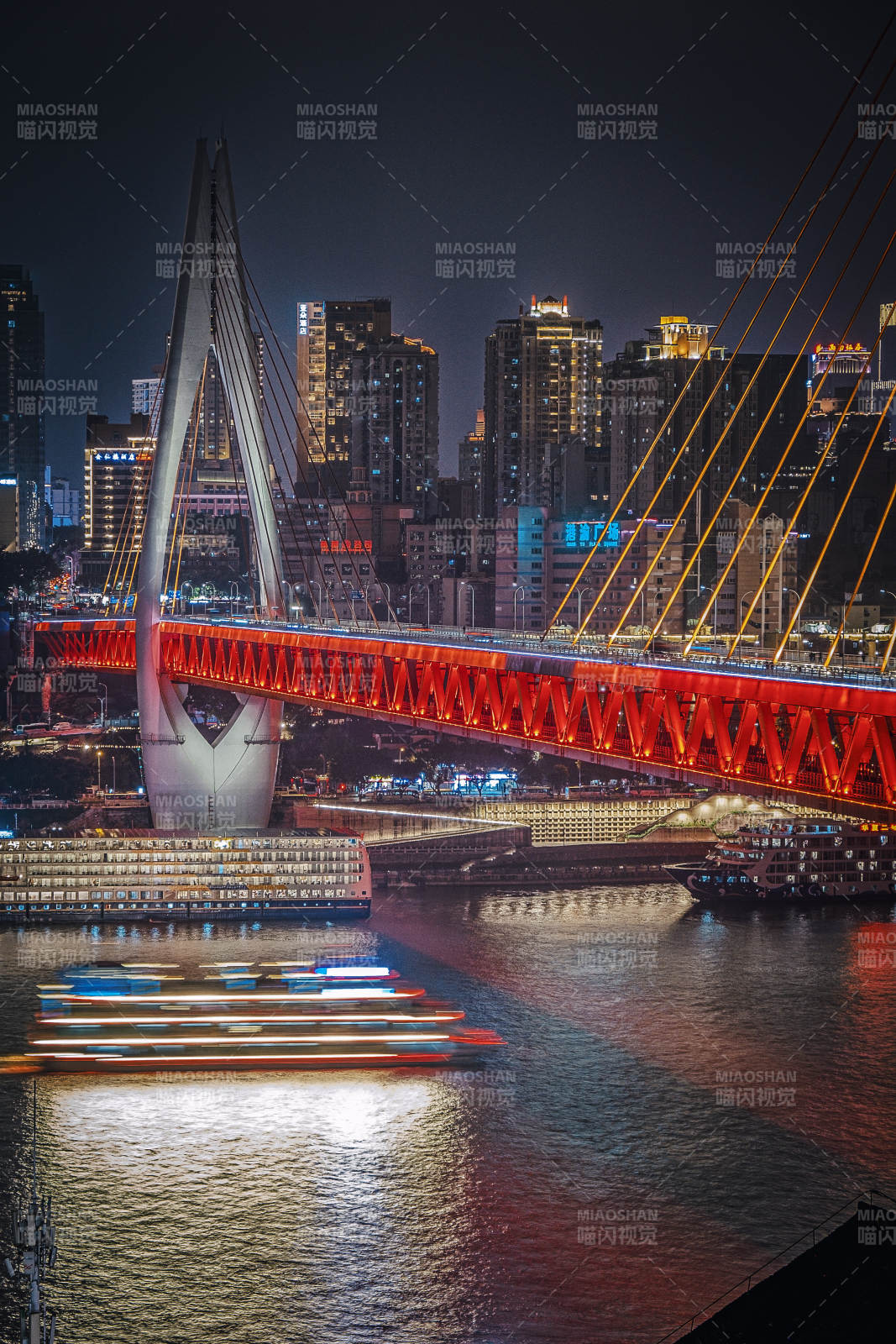 夜幕下的重庆千厮门大桥