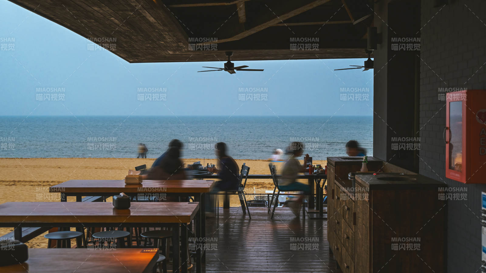 阿那亚海边咖啡馆静谧时光