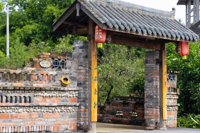 广安区石笋镇龙岩村人居环境 砖瓦门楼