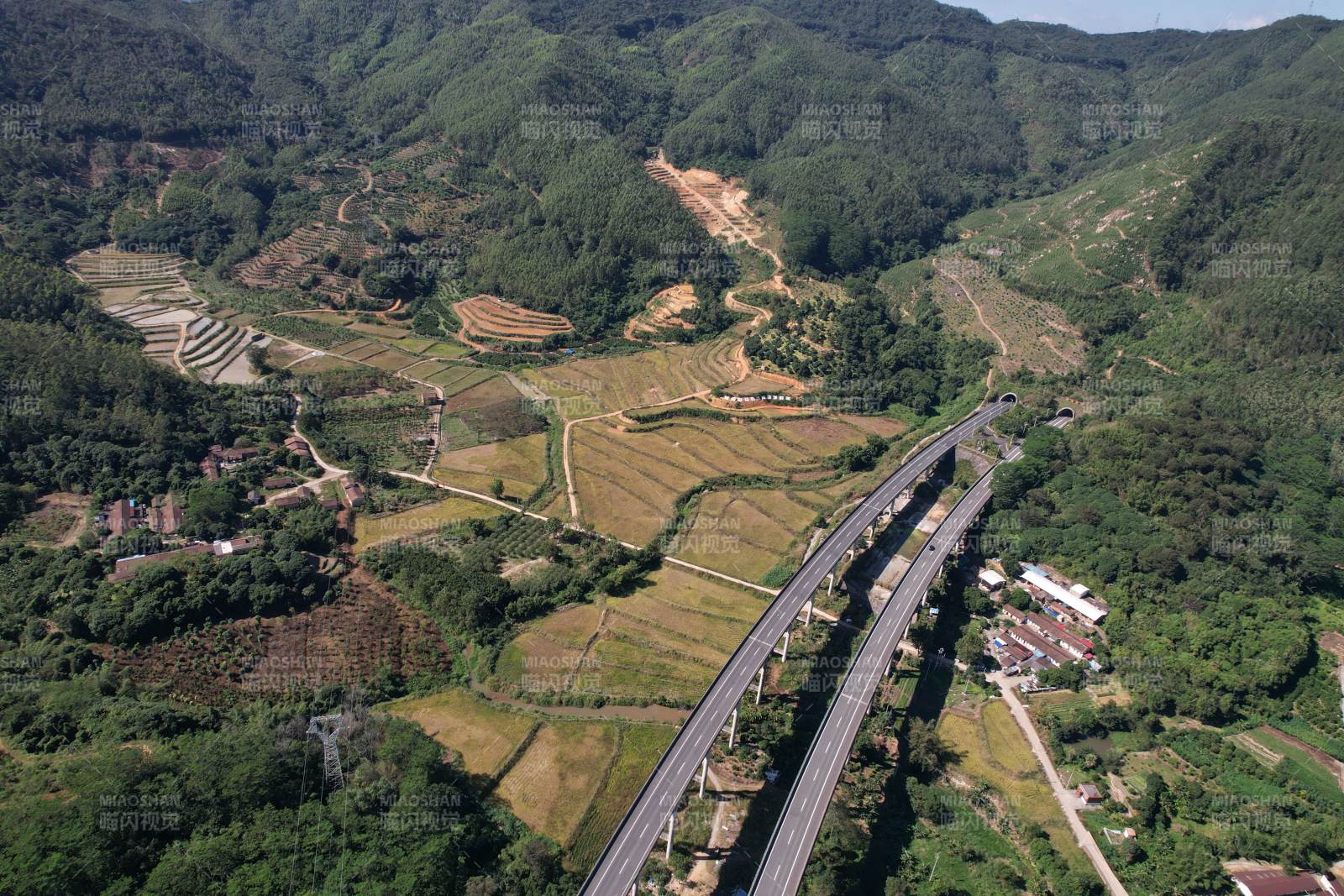 漳州市双第华侨农场 山间高速穿行田园