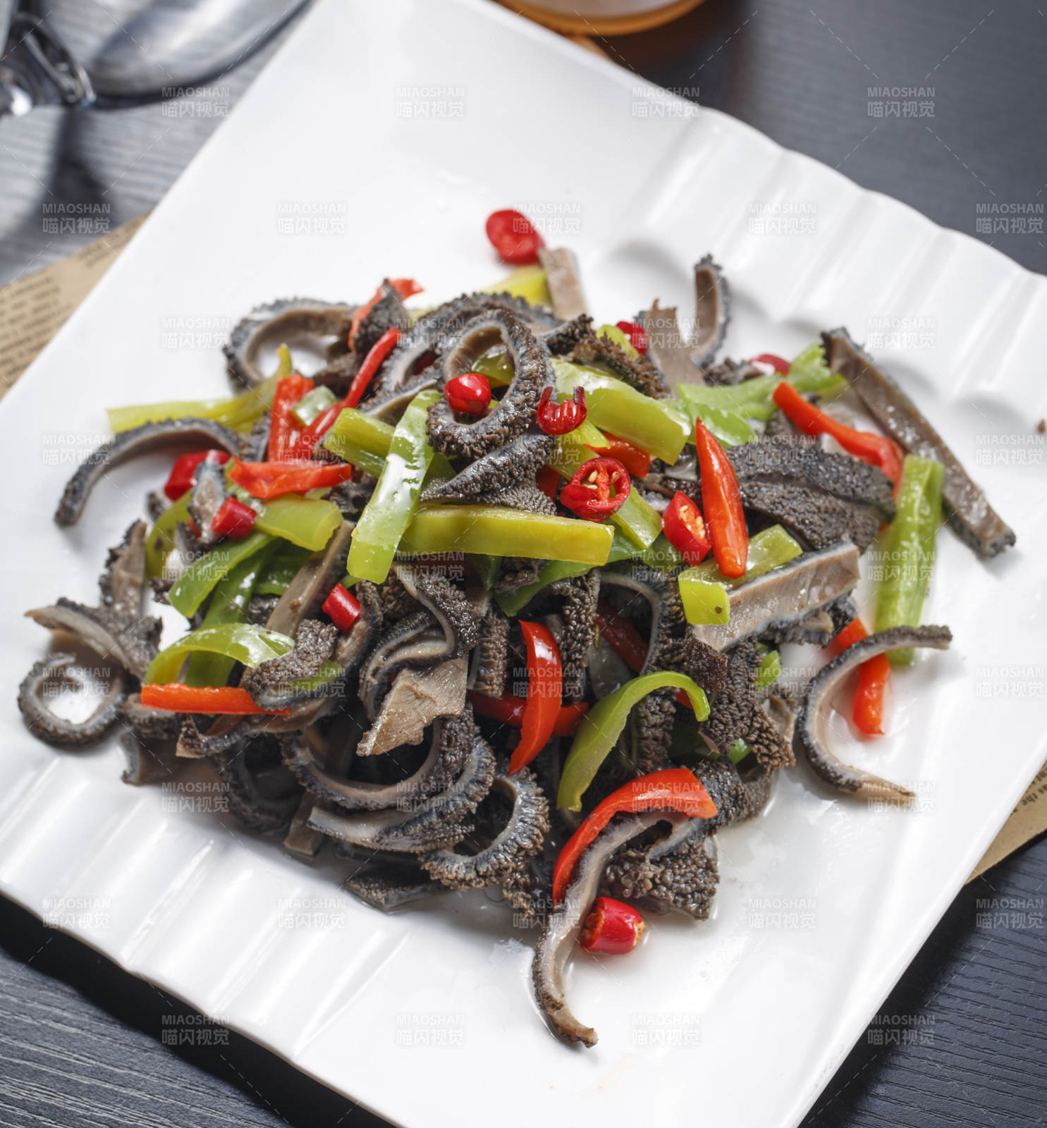 青红椒炒毛肚-摄影图