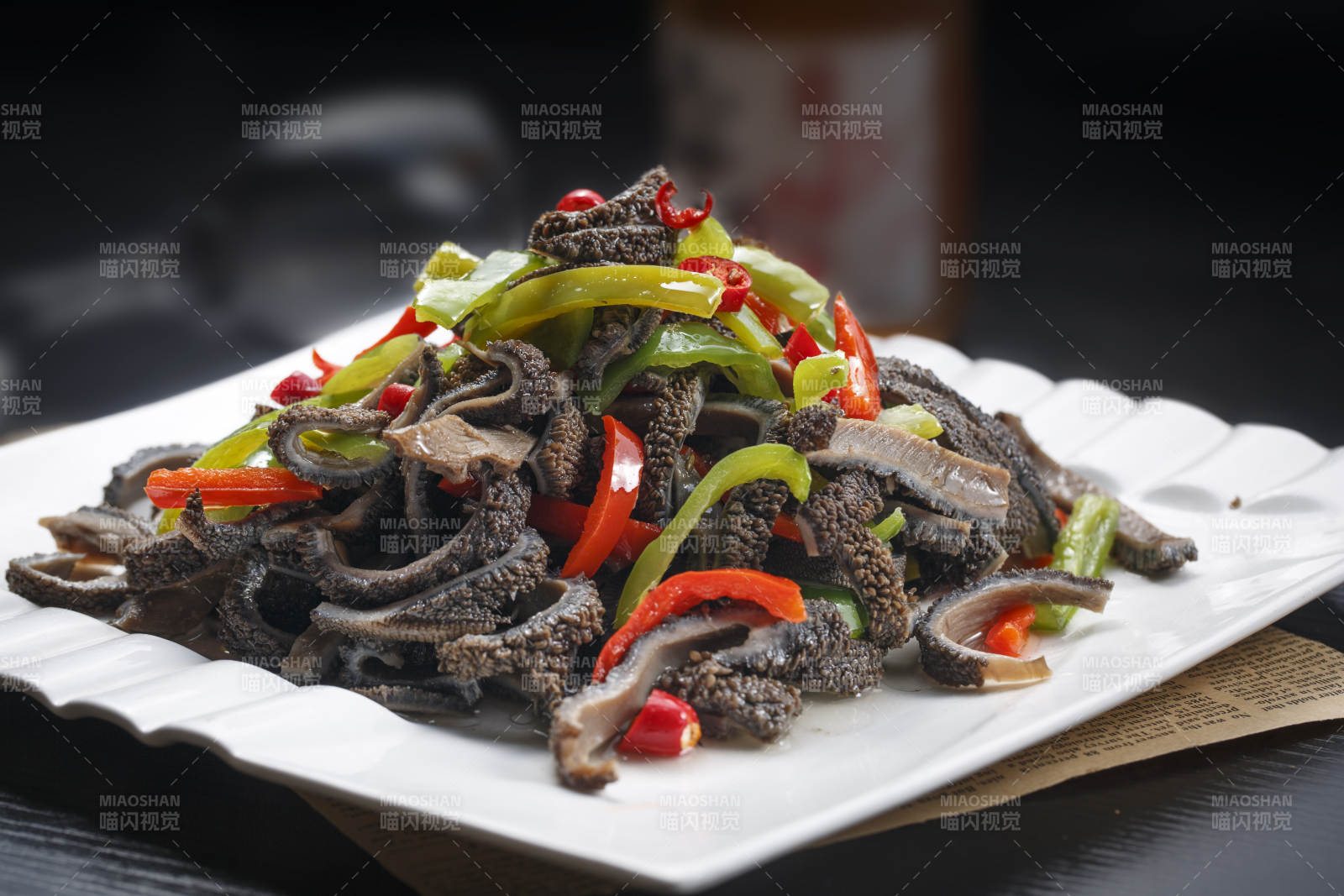 日式浇汁蛋包饭-摄影图