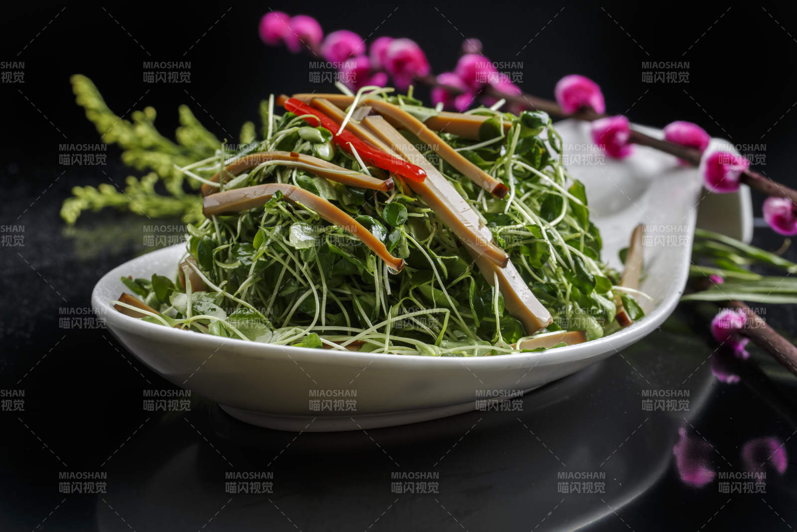 香椿苗拌煙熏豆腐干